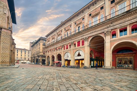 Bologna Piazza Maggiore GoneWithTheWind - Shutterstock.com 