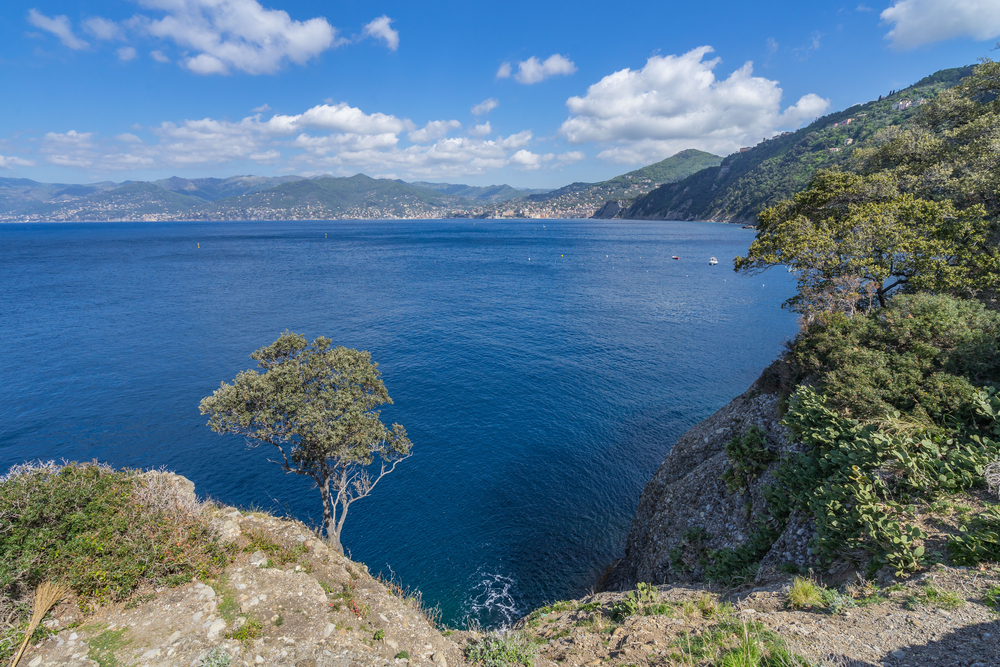 Ha un nome particolare ma è tra le più belle d'Italia: nel Golfo del Paradiso questa spiaggia è un vero Eden