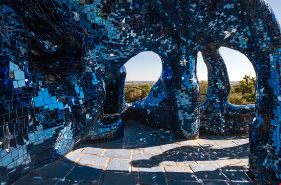 Il giardino dei tarocchi Il piccolo Parc Guell italiano ValerioMei / Shutterstock.com 