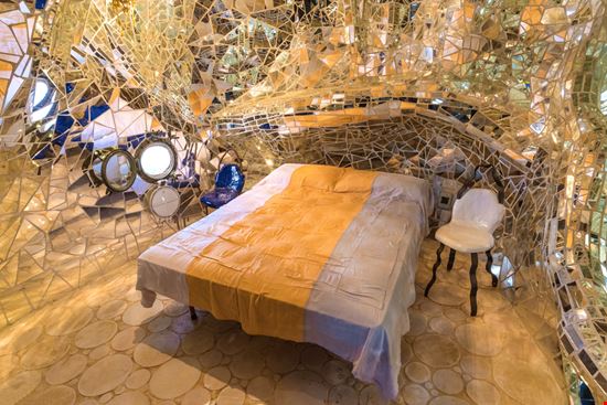 Il giardino dei tarocchi Il piccolo Parc Guell italiano ValerioMei / Shutterstock.com 