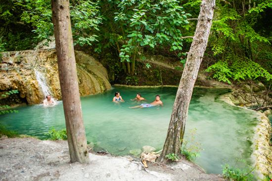 Bagni San Filippo Le terme naturali della Val d'Orcia Fabio Michele Capelli / Shutterstock.com 
