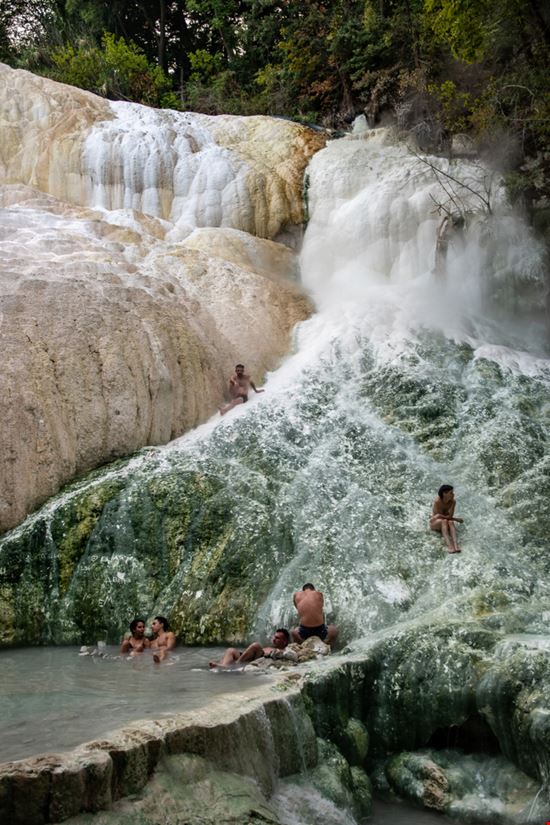 Bagni San Filippo Le terme naturali della Val d'Orcia Steve Barze / Shutterstock.com 