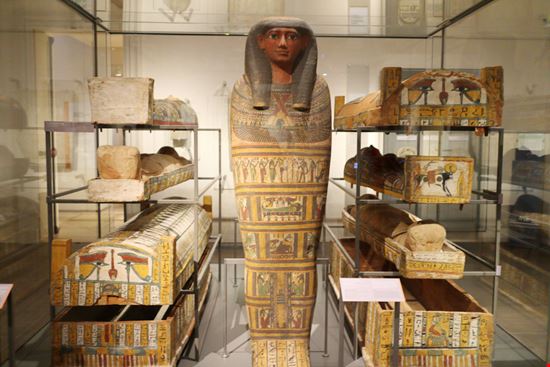 Egyptian Museum and Gallerie Sabauda Turin Nyo09 / Shutterstock.com 