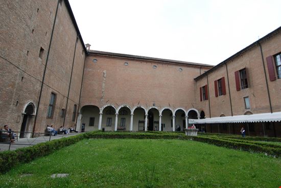 Ferrara Palazzo dei Diamanti  Shutterstock.com 