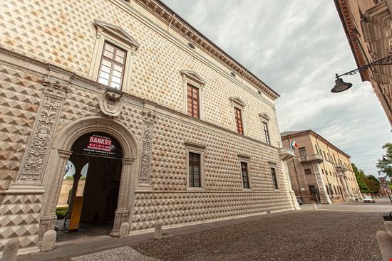 Ferrara Palazzo dei Diamanti  Cavan-Images / Shutterstock.com 
