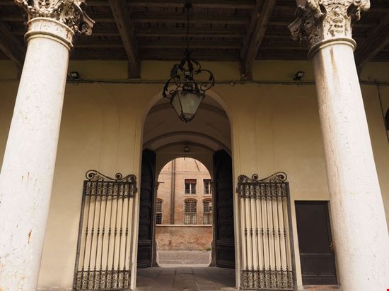 Ferrara Palazzo dei Diamanti  Shutterstock.com 