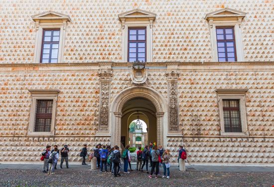 Ferrara Palazzo dei Diamanti  Anna Pakutina / Shutterstock.com 
