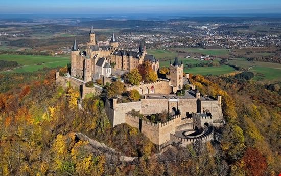 Castello di Hohenzollern Castello di Hohenzollern rusm - Istockphoto.com 