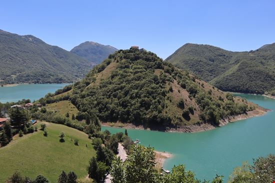 Lago del Turano Scorci del lago Creative Yarik - Shutterstock.com 