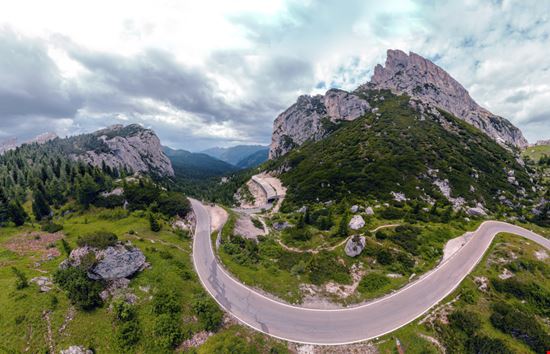 Passo Falzarego Il passo da cartolina tra le Dolomiti Sergey Nemirovsky - Shutterstock.com 