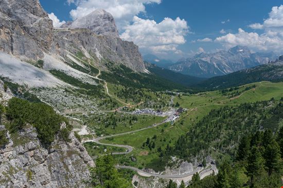 Passo Falzarego Il passo da cartolina tra le Dolomiti imageBROKER.com - Shutterstock.com 