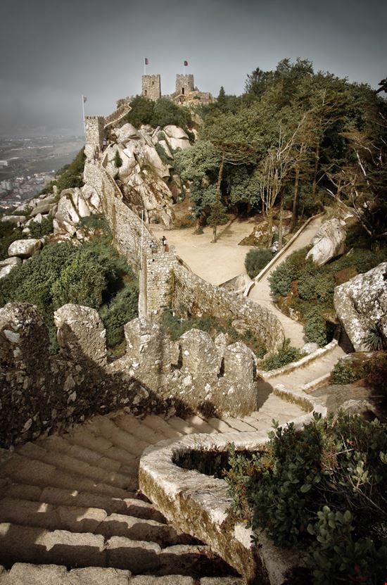 Castelo dos mouros Castelo dos mouros Carlos Caetano - Shutterstock.com 