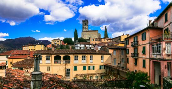 Castiglione di Garfagnana Castiglione di Garfagnana leoks - Shutterstock.com 