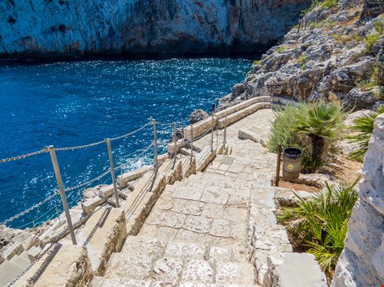 Grotta Zinzulusa  Grotta Zinzulusa  Diego Fiore - Shutterstock.com 