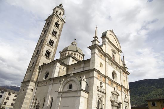 Basilica Basilica Ana del Castillo / Shutterstock.com 