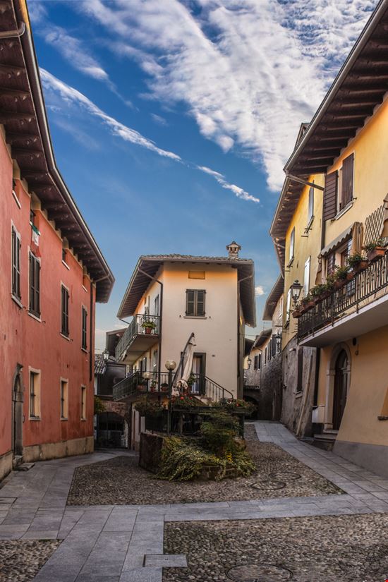 Polpenazze del Garda Polpenazze del Garda Stefano_Marelli / Shutterstock.com 