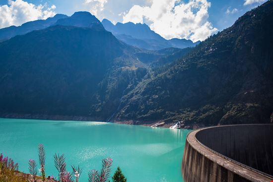 Lago di Place Moulin Lago di Place Moulin Andrea Luciani - Shutterstock.com 