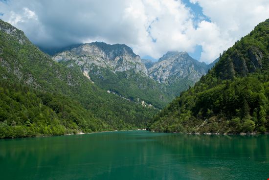Lago di Cadore Lago di Cadore Corrado Baratta - Shutterstock.com 