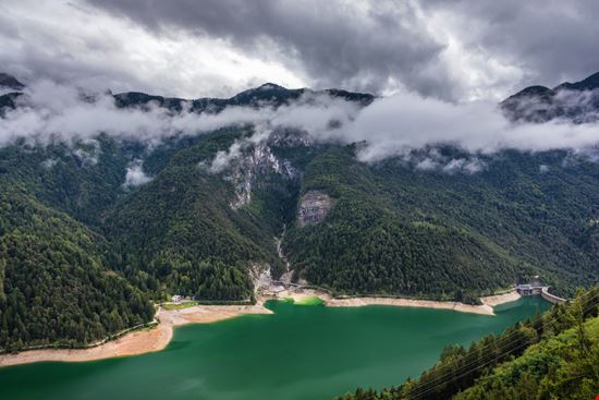 Lago di Cadore Lago di Cadore DaLiu - Shutterstock.com 