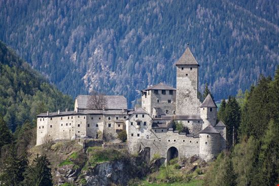Castel Tures Castel Tures U. Gernhoefer - Shutterstock.com 