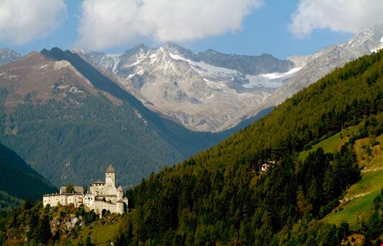 Castel Tures Castel Tures Filippo Macchi / Shutterstock.com 