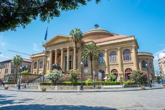 Teatro Massimo Vittorio Emanuele Teatro Massimo Vittorio Emanuele Rolf_52 - Istockphoto.com 