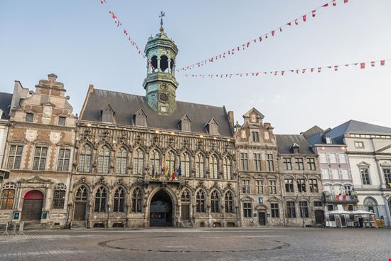Municipio di Mons Municipio di Mons Anibal Trejo - Shutterstock.com 