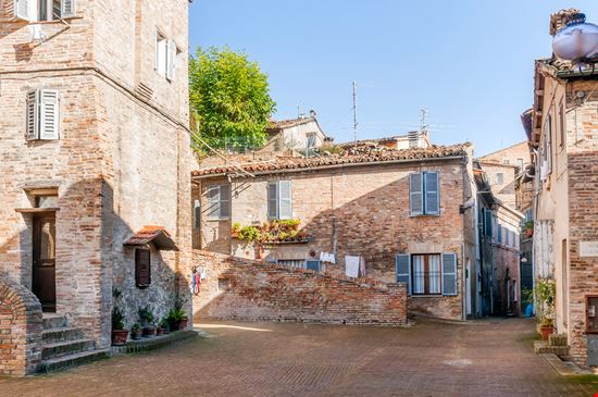 Urbino Urbino Maxal Tamor - Shutterstock.com 