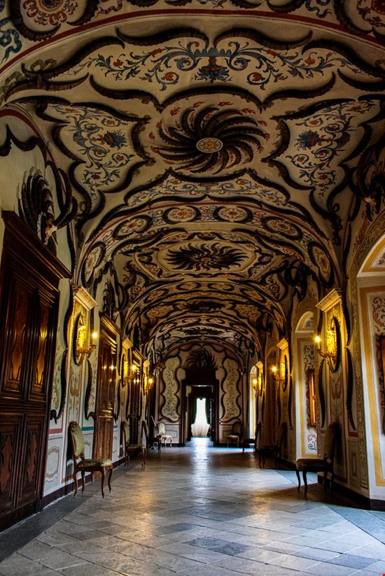 Castello Reale Castello Reale Andrea Luciani / Shutterstock.com 