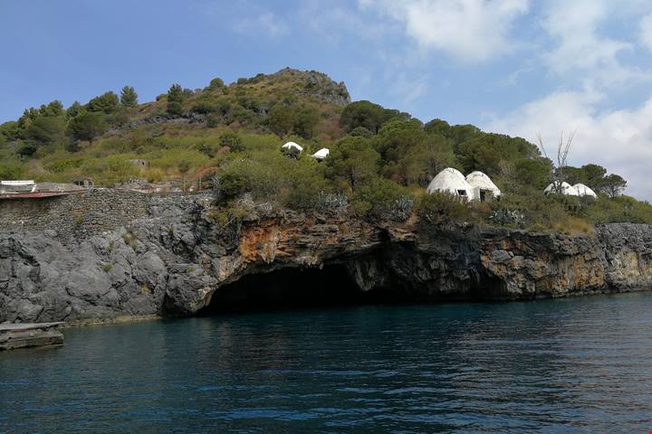 50 ettari di superficie, il punto più alto a 100 metri: l'isola mignon di Giovanni Agnelli è piccola ma dalla grande bellezza