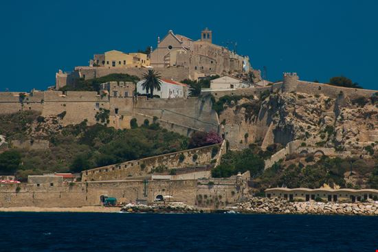 Isola di San Nicola Santuario di Santa Maria a Mare stock.adobe.com 