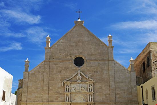 Isola di San Nicola Santuario di Santa Maria a Mare stock.adobe.com 