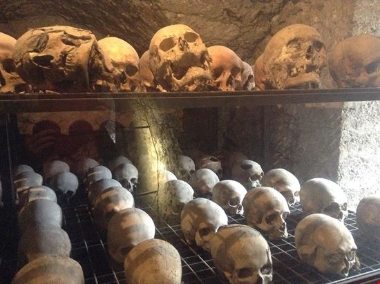 Museo delle Mummie a Ferentillo Museo delle Mummie a Ferentillo Pubblico dominio, https://it.wikipedia.org/w/index.php?curid=6702701 