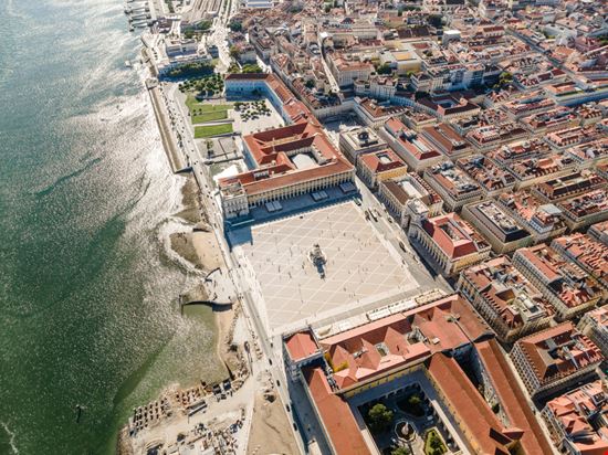 Praça do comercio Lisbon Shutterstock.com 