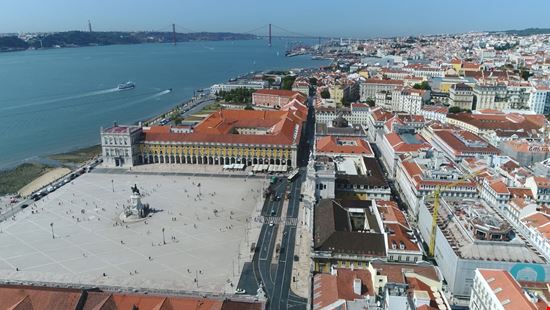 Praça do comercio Lisbon Shutterstock.com 