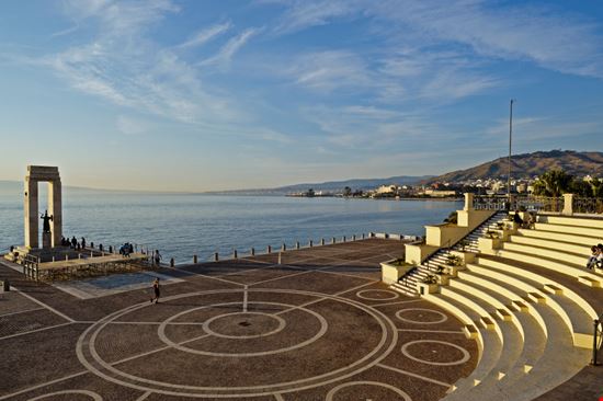 Reggio Calabria Lungomare Falcomatà Dionisio iemma / Shutterstock.com 