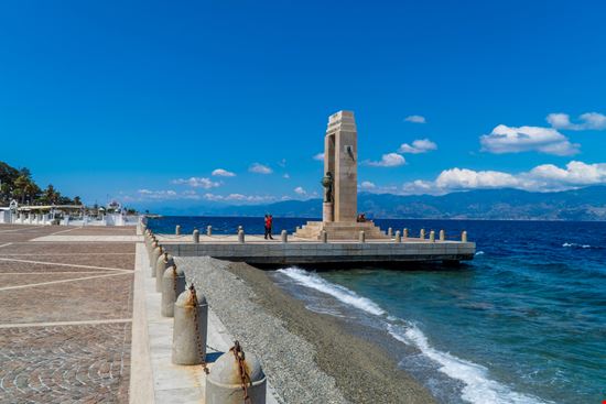 Reggio Calabria Lungomare Falcomatà Jack Krier / Shutterstock.com 