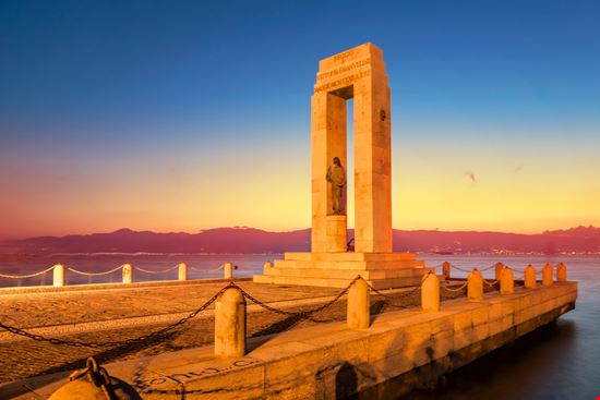Reggio Calabria Lungomare Falcomatà mRGB / Shutterstock.com 