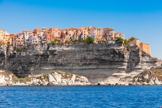 Bonifacio Antica cittadella a picco sul mare! Shutterstock.com 