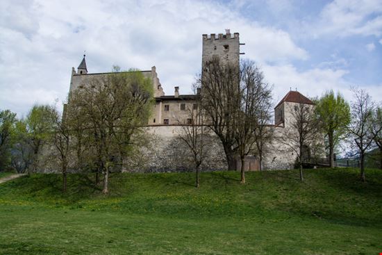Castello Castello U. Gernhoefer - Shutterstock.com 