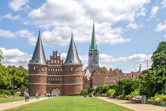 Holstentor Holstentor LaMiaFotografia - Shutterstock.com 