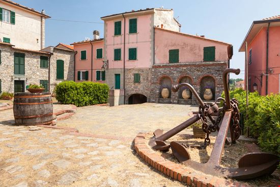 Montemarcello Montemarcello pixelshop - Shutterstock.com 