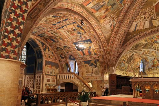 The Basilica of San Francesco d'Assisi Assisi trotalo / Shutterstock.com 