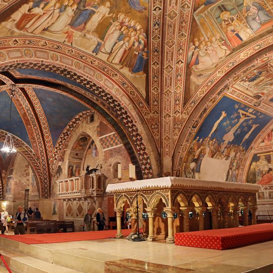 The Basilica of San Francesco d'Assisi Assisi trotalo / Shutterstock.com 