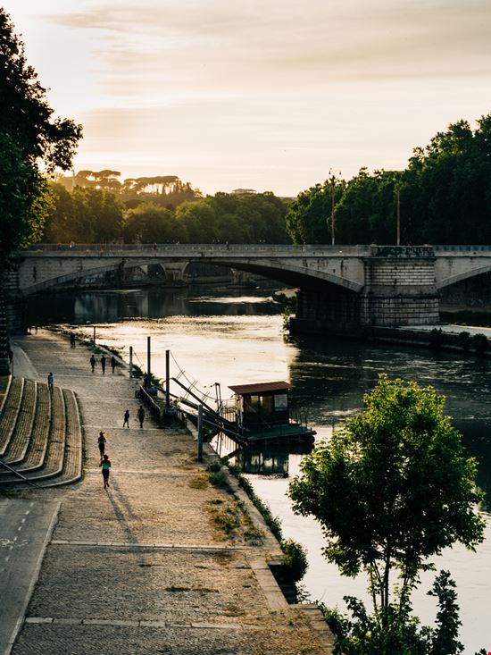 Roma Isola Tiberina Shutterstock.com 