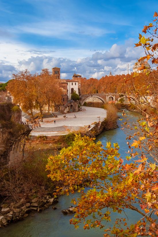 Roma Isola Tiberina Shutterstock.com 