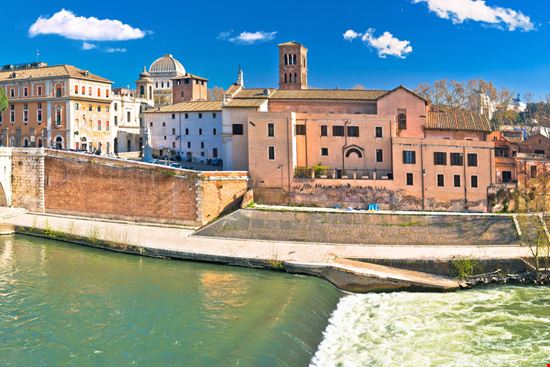 Roma Isola Tiberina Shutterstock.com 