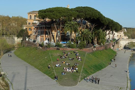 Roma Isola Tiberina REPORT / Shutterstock.com 