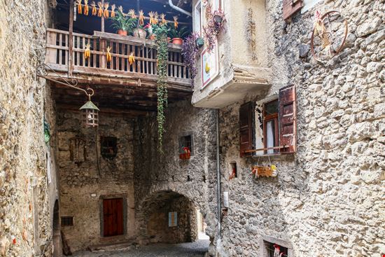 Canale di Tenno Canale di Tenno laura zamboni - Shutterstock.com 
