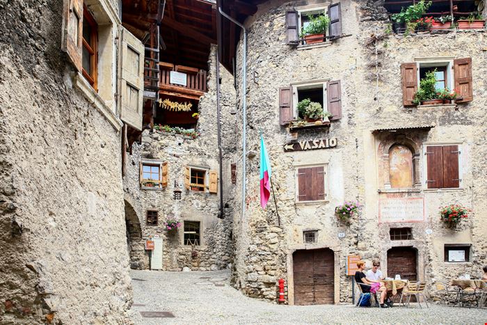 Canale di Tenno - Canale di Tenno - laura zamboni / Shutterstock.com